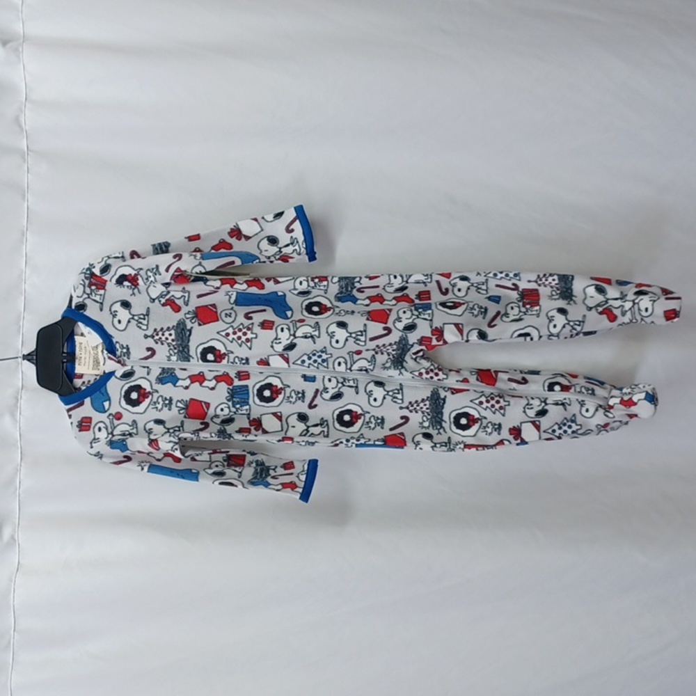 Munki Munki Matching Baby 1-Pc. Snoopy Holiday Family Pajama Footie - Picture 2 of 6